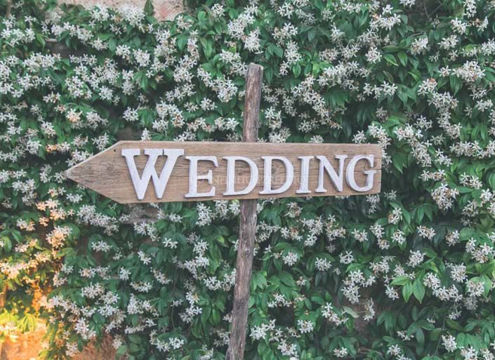 Matrimonio festoso tra gli ulivi del Salento